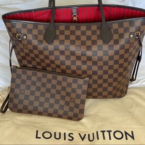Louis Vuitton Neverfull MM with matching pouch!